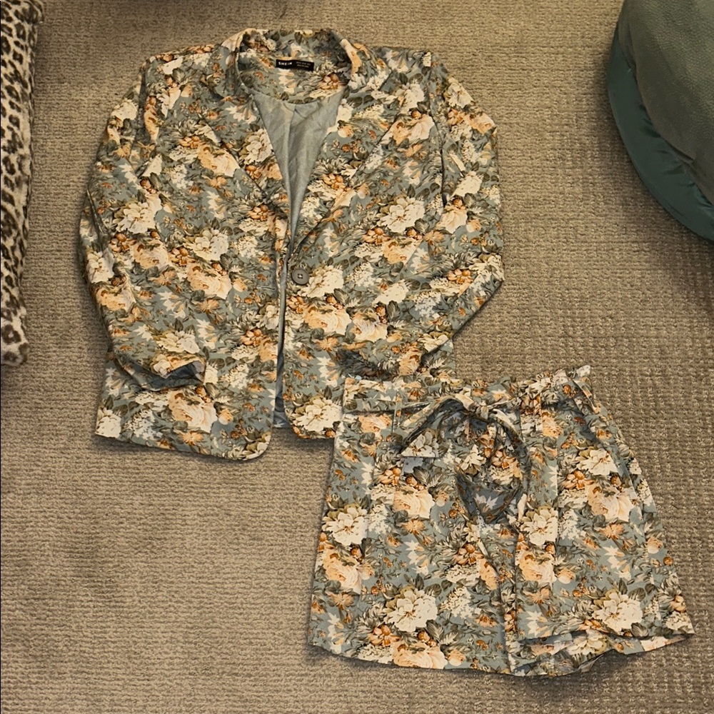 SHEIN Floral Blazer and Shorts Set - Blue and Cream